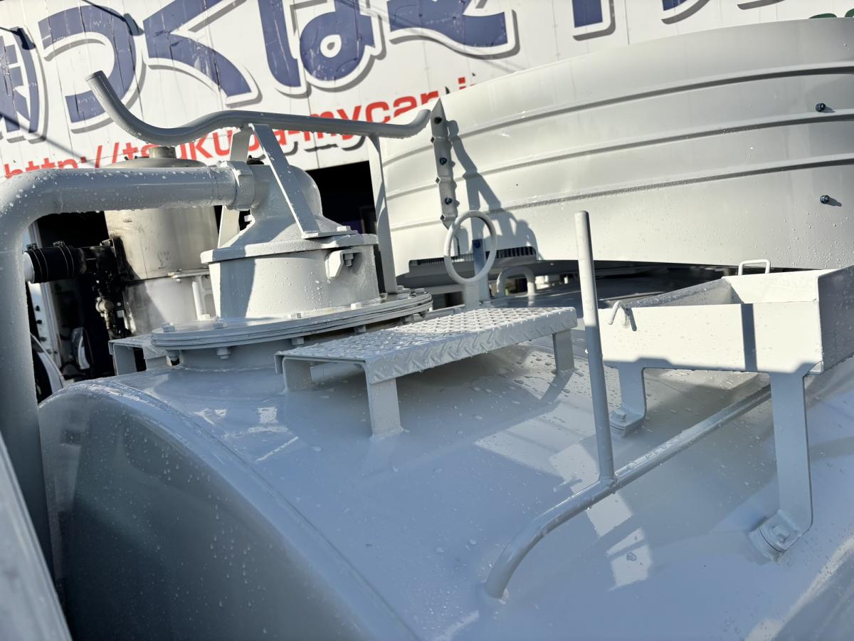 中古糞尿車(バキュームカー) いすゞ エルフ
