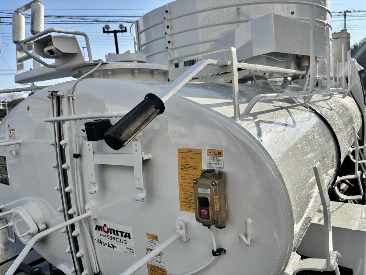 中古糞尿車(バキュームカー) いすゞ エルフ