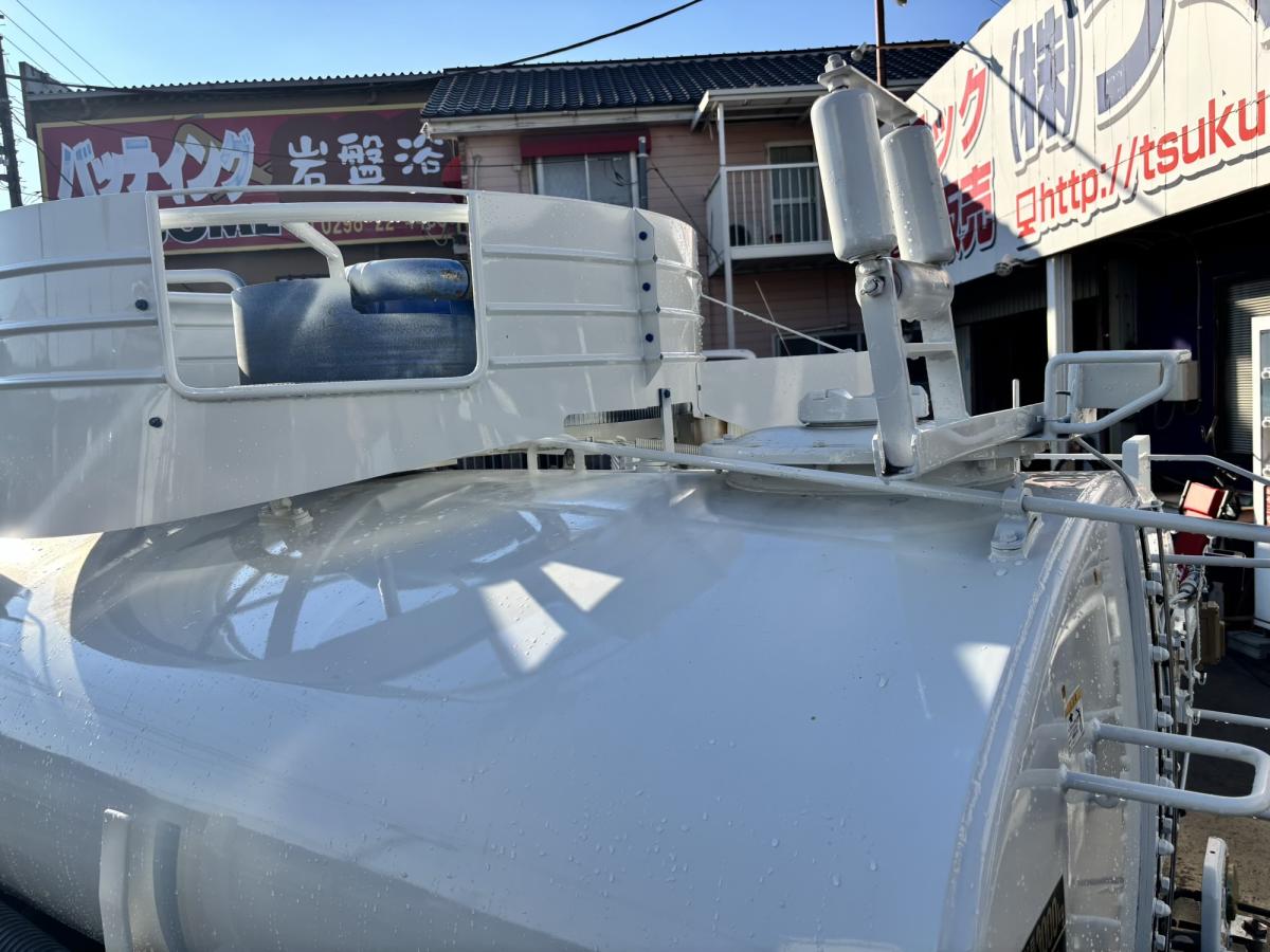 中古糞尿車(バキュームカー) いすゞ エルフ