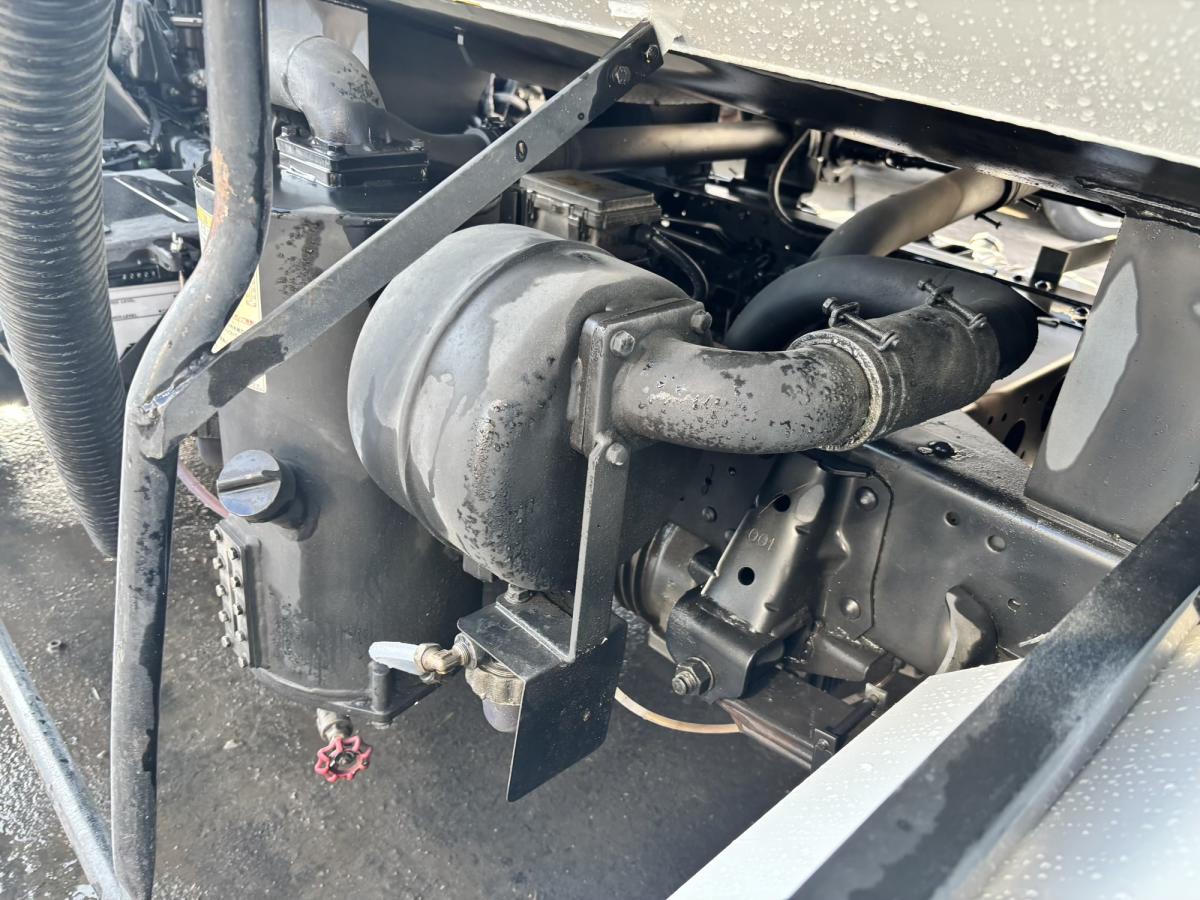 中古糞尿車(バキュームカー) いすゞ エルフ