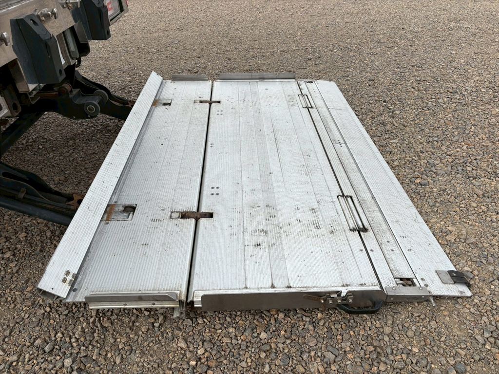 中古冷凍バン UDトラックス クオン