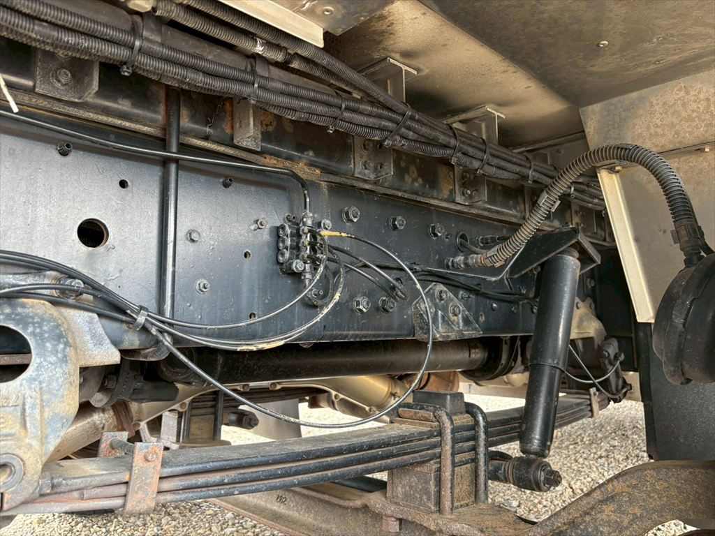 中古冷凍バン UDトラックス クオン