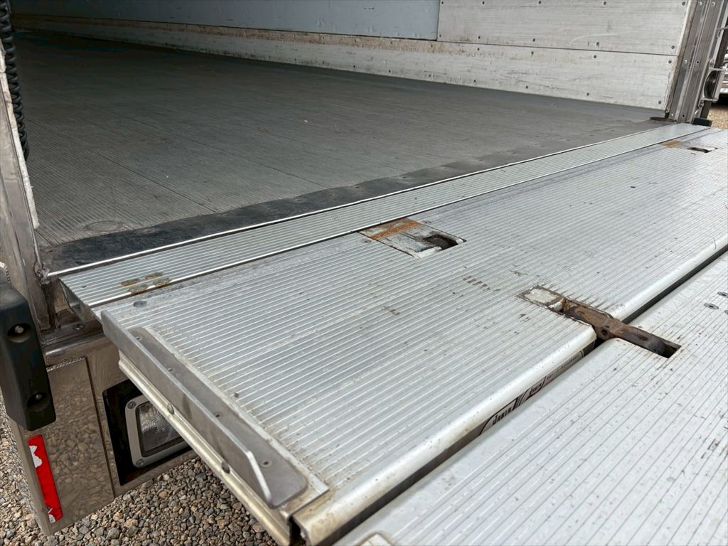 中古冷凍バン UDトラックス クオン