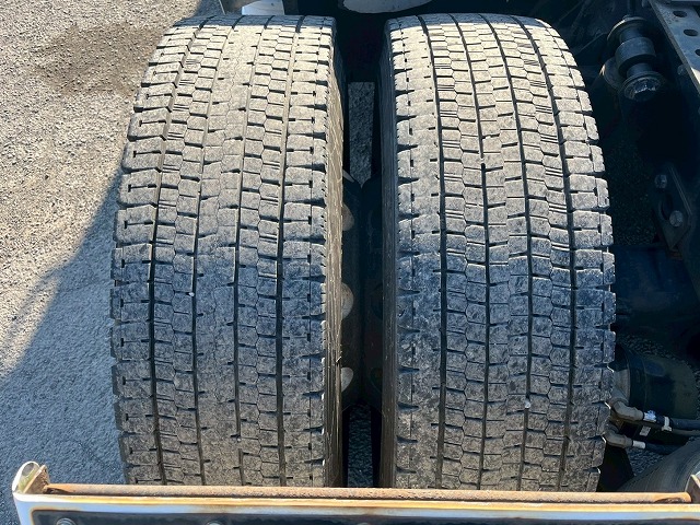 中古トラクタ UDトラックス クオン