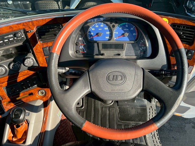 中古トラクタ UDトラックス クオン