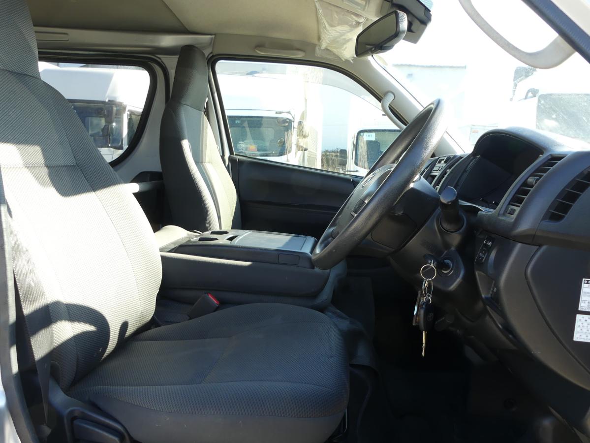 中古ルートバン トヨタ ハイエース