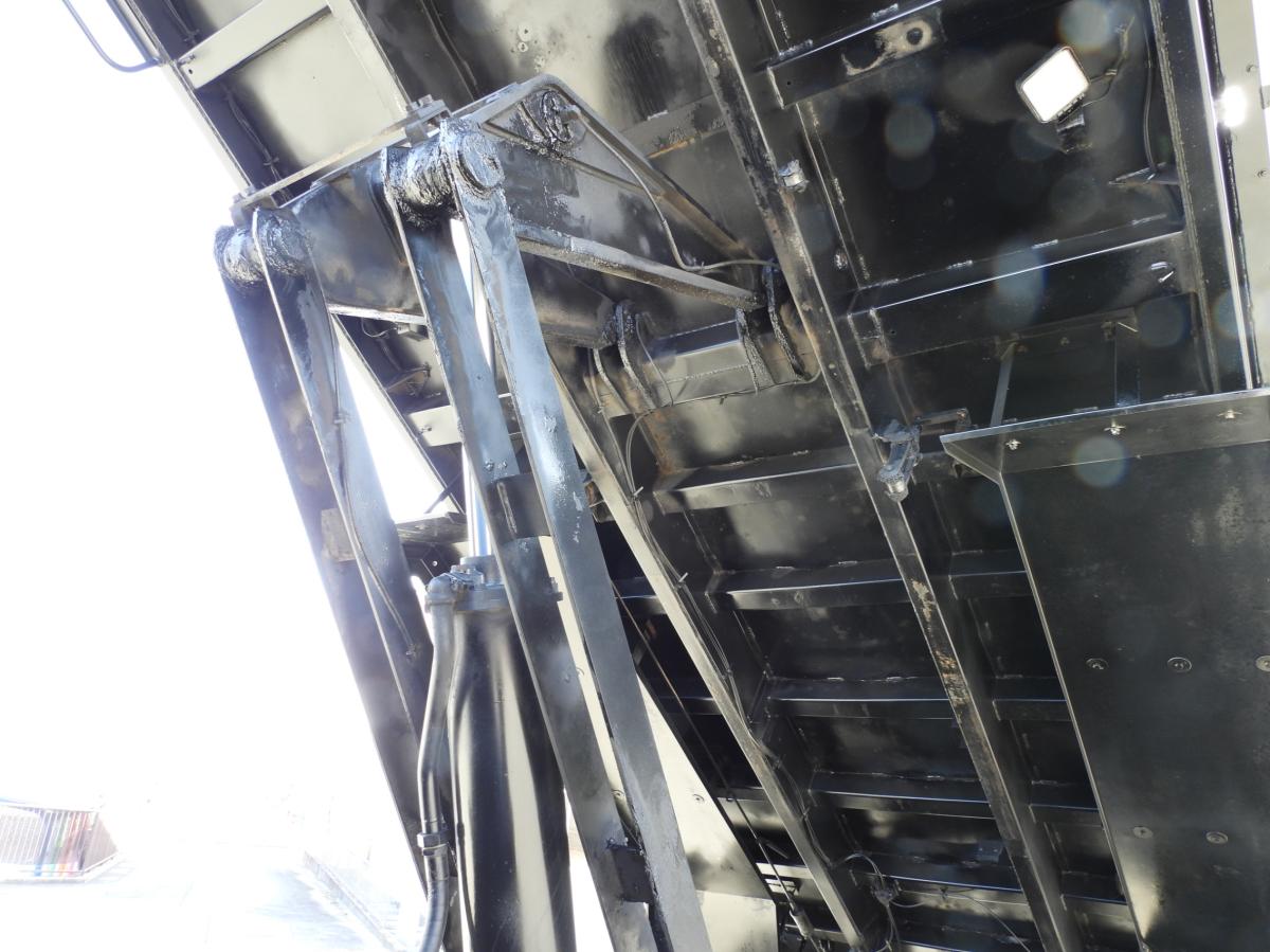 中古ダンプ UDトラックス クオン