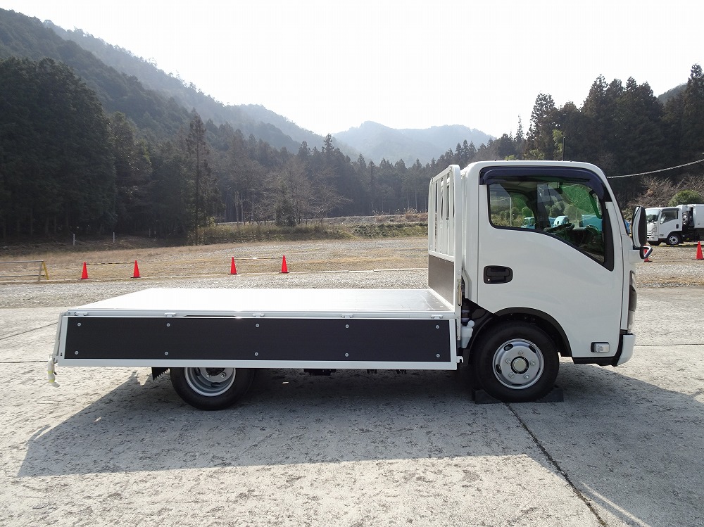 中古平ボディ いすゞ エルフ