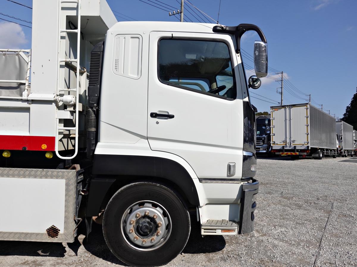三菱大型車の300L燃料タンク５０００円売り 中古ダンプ 三菱ふそう スーパーグレート /燃料タンク300L大型