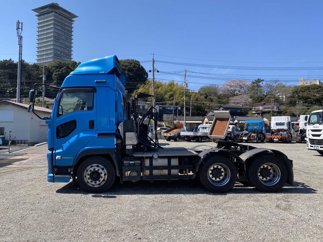 中古トラクタ いすゞ ギガ