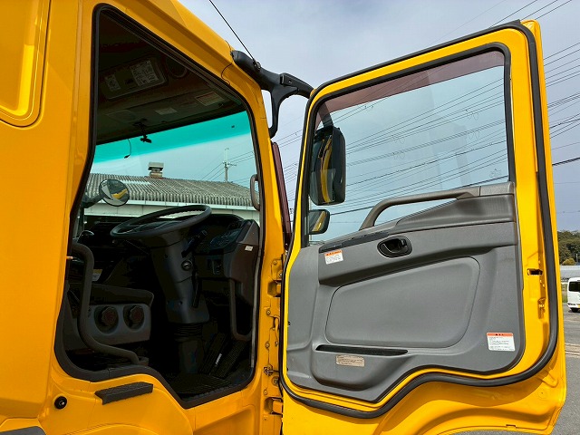 中古トラクタ 三菱ふそう スーパーグレート