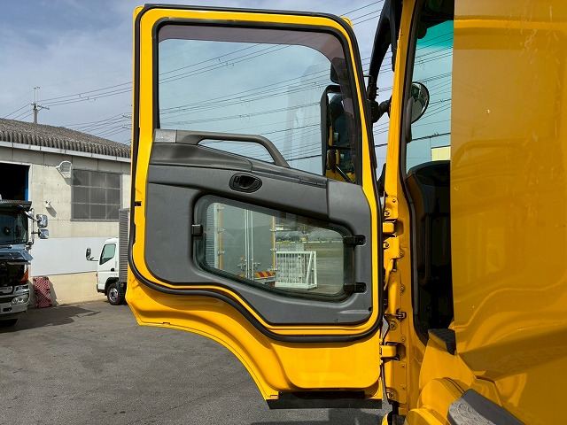 中古トラクタ 三菱ふそう スーパーグレート