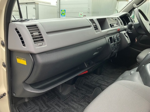 中古バス トヨタ ハイエース