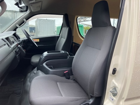 中古バス トヨタ ハイエース
