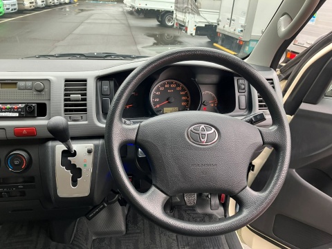 中古バス トヨタ ハイエース