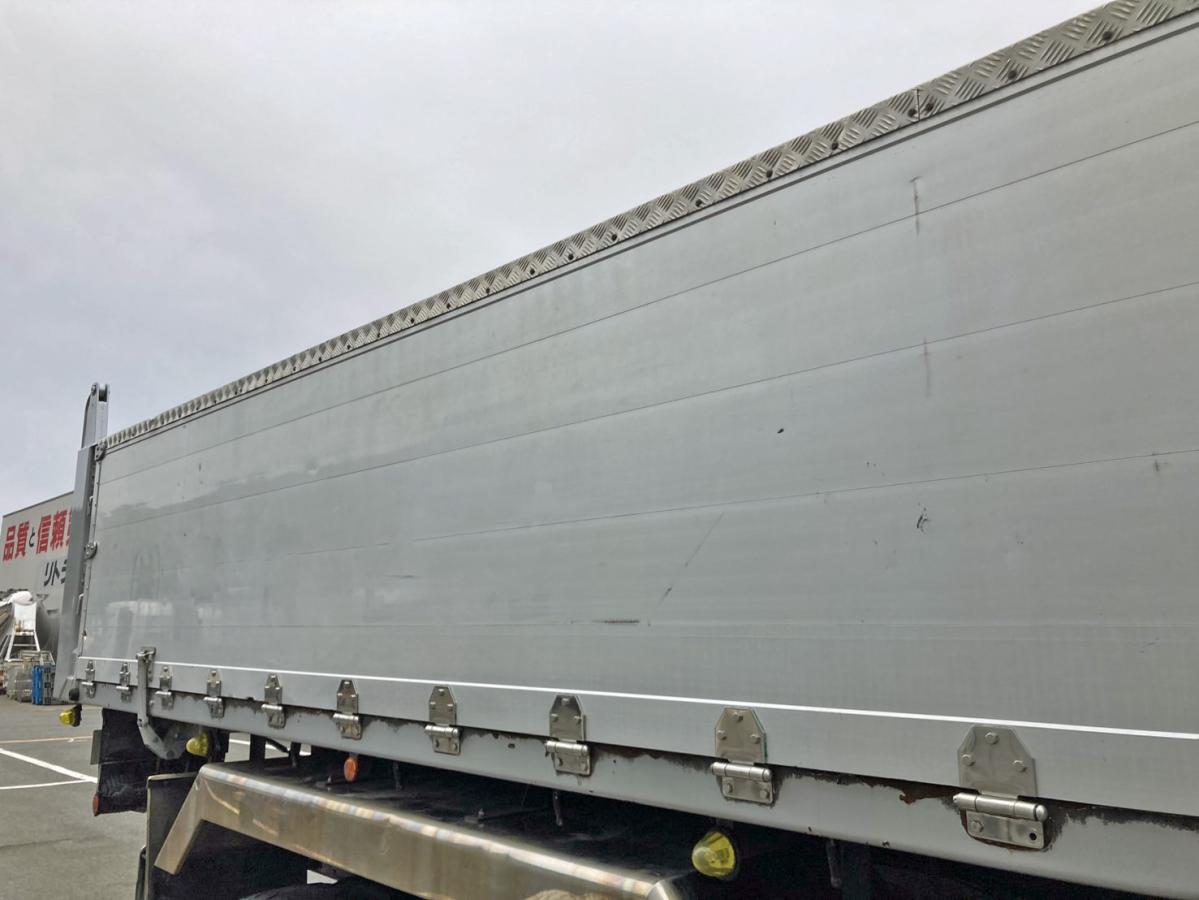 中古深ダンプ UDトラックス クオン /22t 新明和 15.7立米 380PS MT7