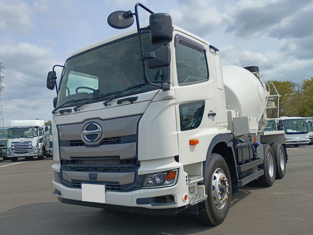 中古ミキサー車(生コン車) 日野 プロフィア