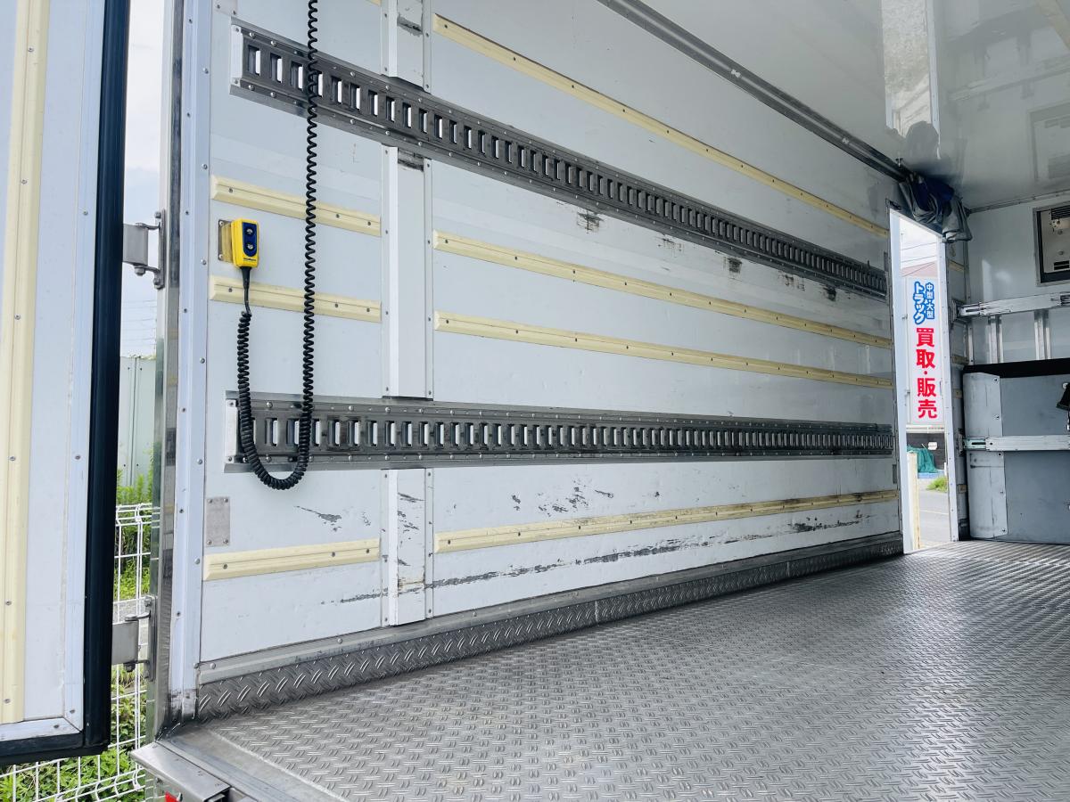 中古冷凍バン いすゞ エルフ