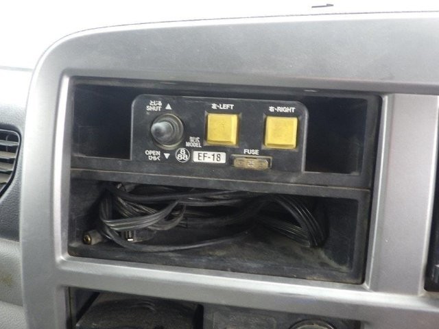 中古深ダンプ UDトラックス コンドル