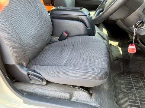 中古バス トヨタ ハイエース