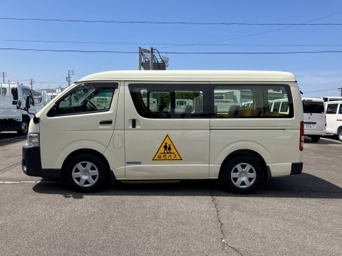 中古バス トヨタ ハイエース