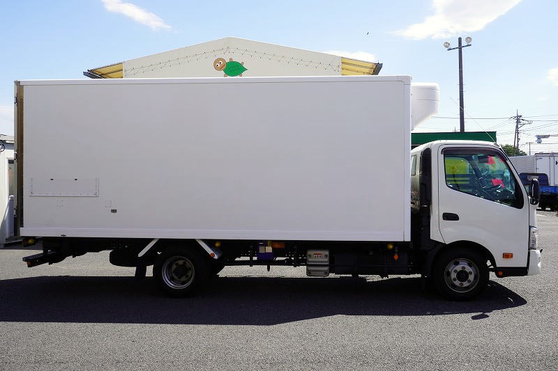 中古冷凍バン 日野 デュトロ /R2 30.9万km AT 超ロング -30度 2.95t積