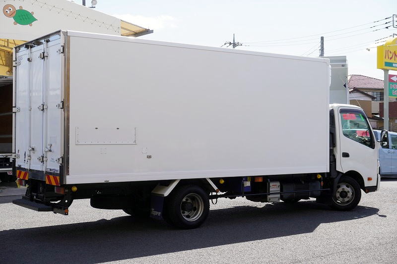 中古冷凍バン 日野 デュトロ /R2 30.9万km AT 超ロング -30度 2.95t積