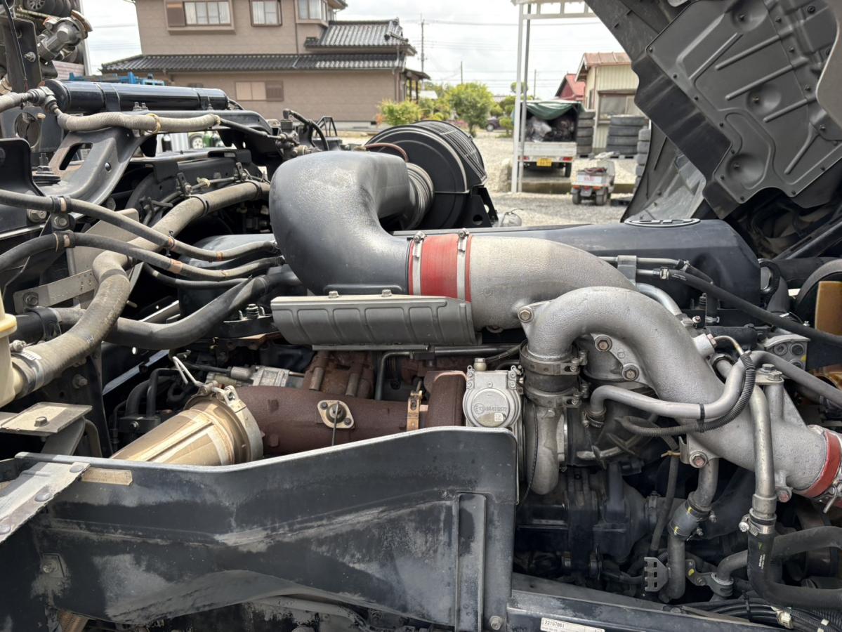 中古トラクタ UDトラックス クオン