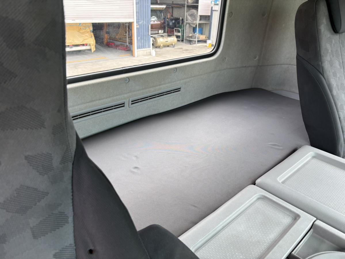 中古トラクタ UDトラックス クオン