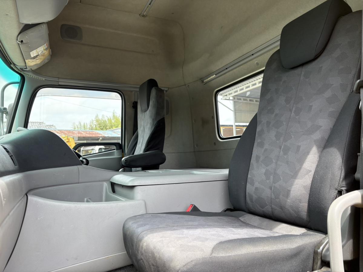 中古トラクタ UDトラックス クオン