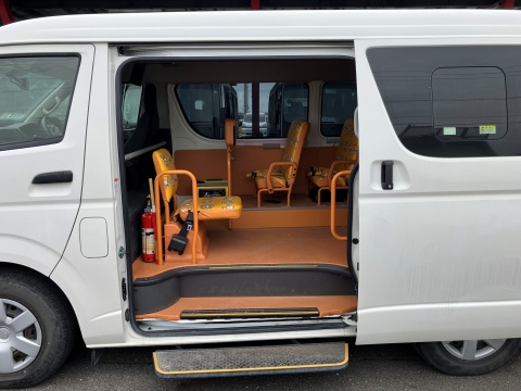 中古バス トヨタ ハイエース