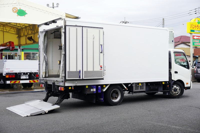 中古冷凍バン 日野 デュトロ /H30 11.6万km 6MT -30度 格納ゲート