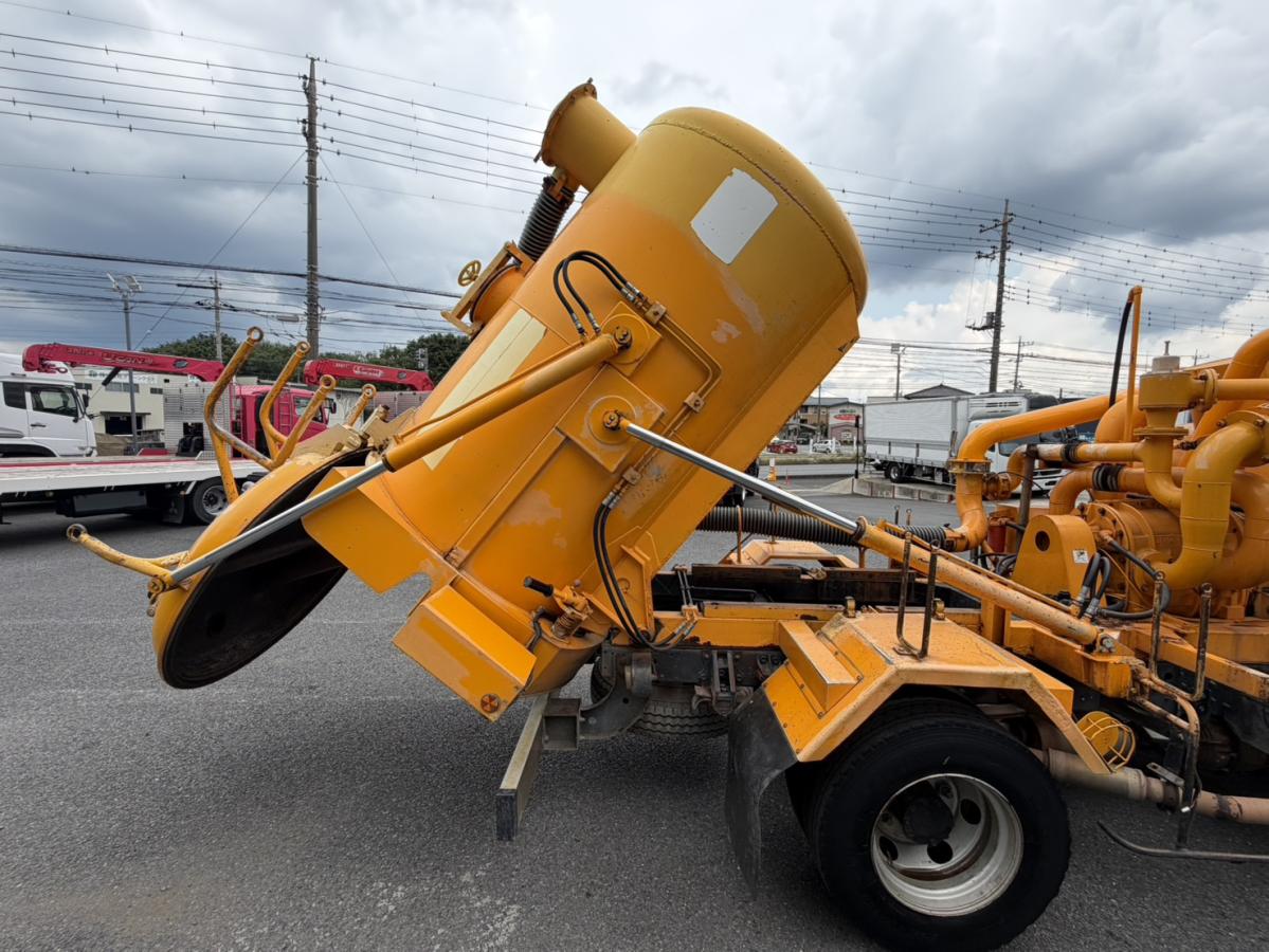 中古清掃車 いすゞ フォワード