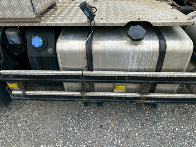 中古トラクタ UDトラックス クオン