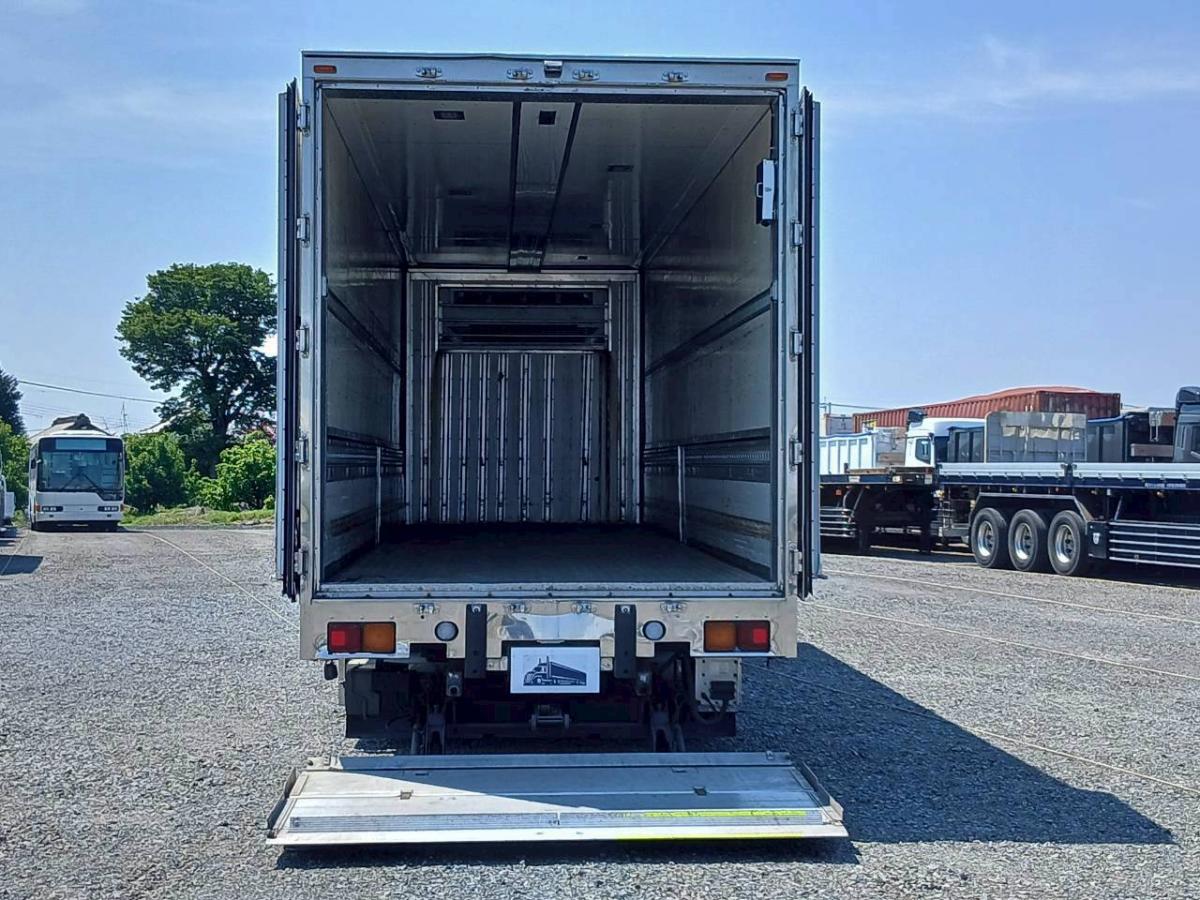 中古冷凍ウィング いすゞ ギガ /H28 ギガ 7MT 格納PG 縞板 中古