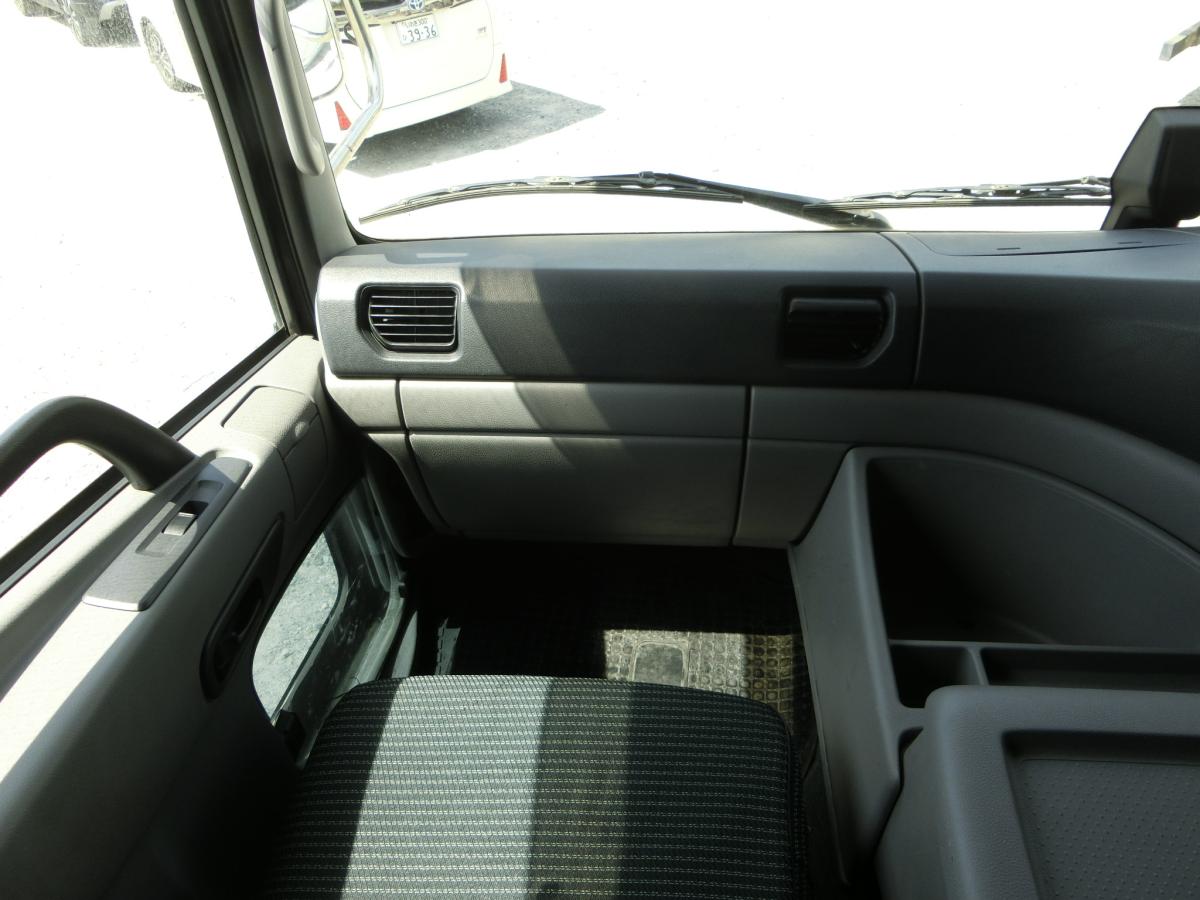 中古トラクタ UDトラックス クオン