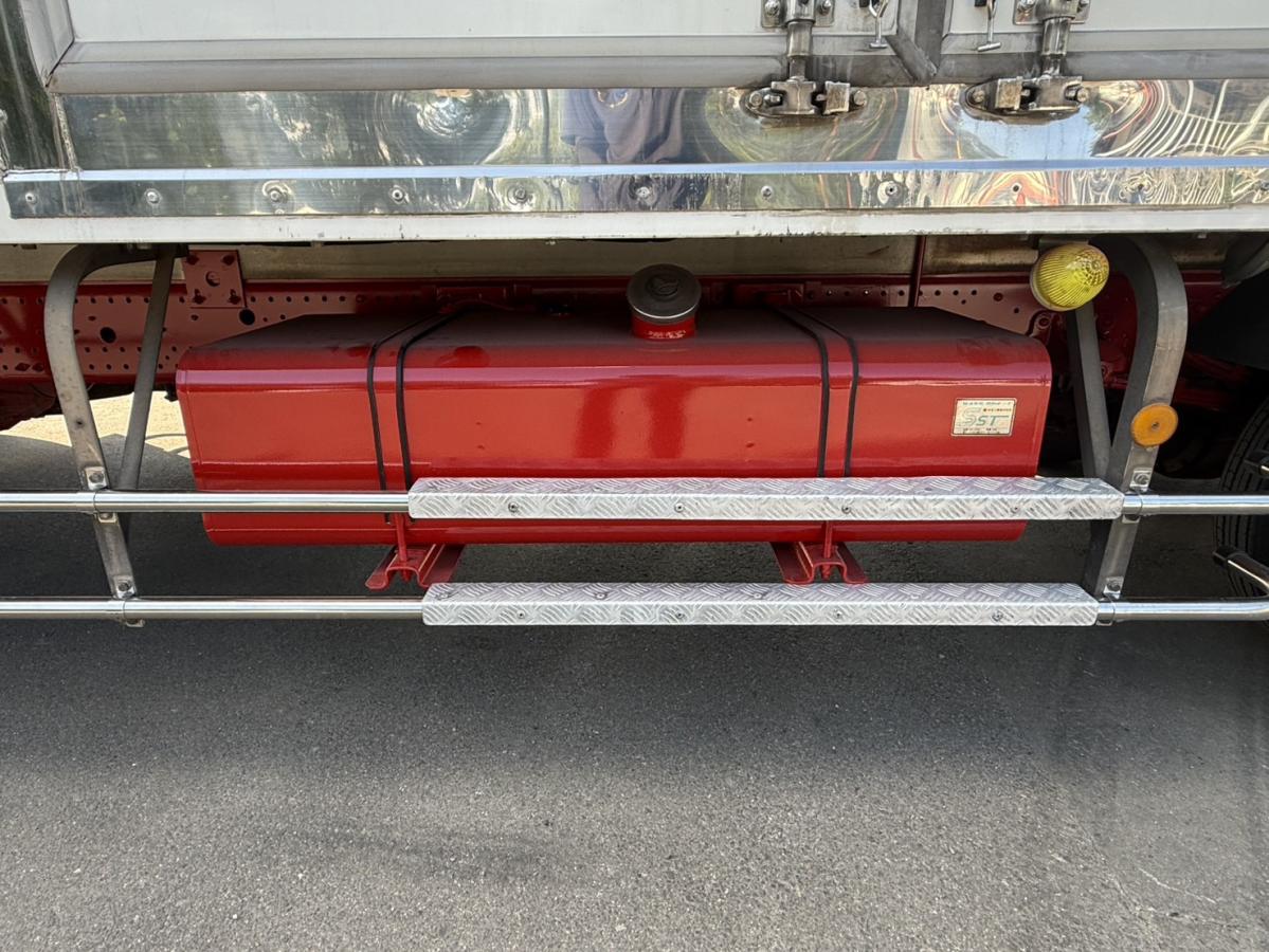 中古冷凍バン いすゞ フォワード