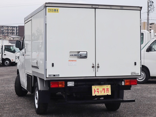 中古冷凍バン マツダ ボンゴ /中温冷凍 積載700KG AT限定免許
