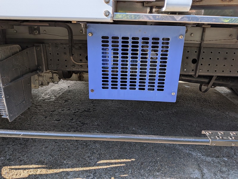 中古冷凍バン 三菱ふそう キャンター