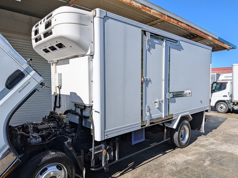 中古冷凍バン 三菱ふそう キャンター